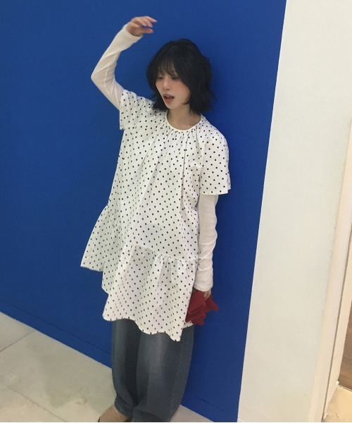 WEGO(ウィゴー)の「ドット柄ギャザー切換えミドル丈ワンピース(ワンピース・レディース・ブラック/ホワイト・FREE)」の12枚目の写真