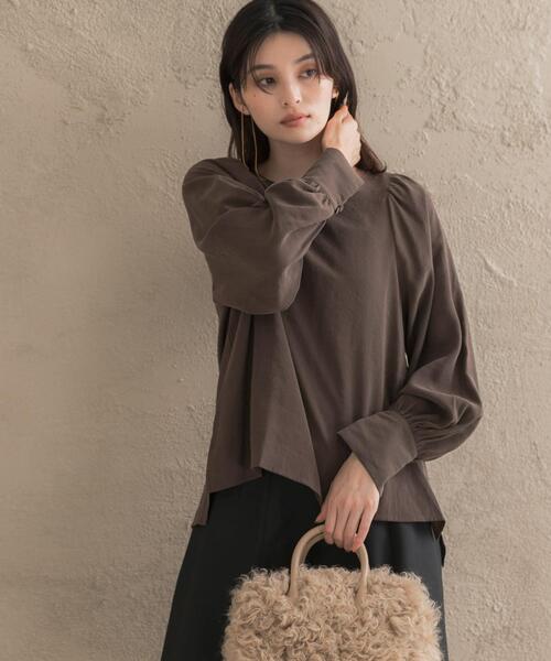 URBAN RESEARCH ROSSO WOMEN(アーバンリサーチ ロッソ)の「『WEB/一部店舗限定』ギャザーショルダーバックリボンブラウス(シャツ/ブラウス・レディース・ブラウン/オフホワイト/ネイビー・FREE)」の2枚目の写真