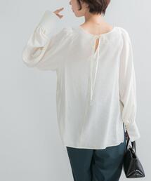 『WEB/一部店舗限定』ギャザーショルダーバックリボンブラウス
