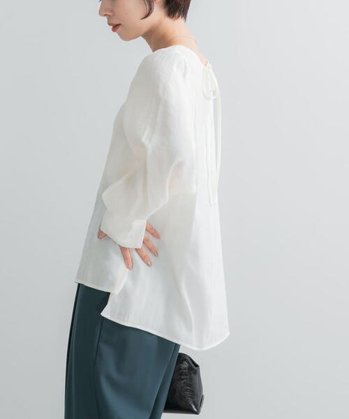 URBAN RESEARCH ROSSO WOMEN(アーバンリサーチ ロッソ)の「『WEB/一部店舗限定』ギャザーショルダーバックリボンブラウス(シャツ/ブラウス・レディース・ブラウン/オフホワイト/ネイビー・FREE)」の5枚目の写真