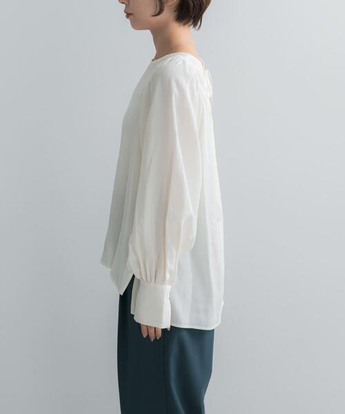 URBAN RESEARCH ROSSO WOMEN(アーバンリサーチ ロッソ)の「『WEB/一部店舗限定』ギャザーショルダーバックリボンブラウス(シャツ/ブラウス・レディース・ブラウン/オフホワイト/ネイビー・FREE)」の8枚目の写真
