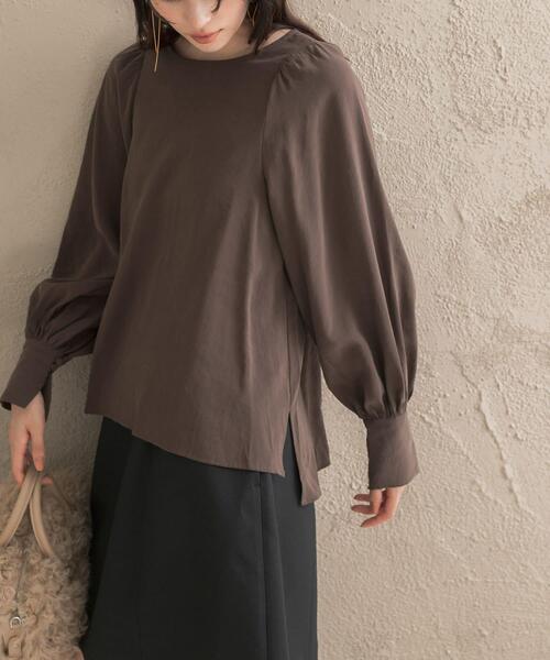 URBAN RESEARCH ROSSO WOMEN(アーバンリサーチ ロッソ)の「『WEB/一部店舗限定』ギャザーショルダーバックリボンブラウス(シャツ/ブラウス・レディース・ブラウン/オフホワイト/ネイビー・FREE)」の13枚目の写真
