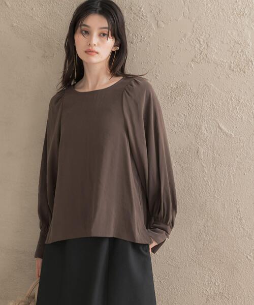 URBAN RESEARCH ROSSO WOMEN(アーバンリサーチ ロッソ)の「『WEB/一部店舗限定』ギャザーショルダーバックリボンブラウス(シャツ/ブラウス・レディース・ブラウン/オフホワイト/ネイビー・FREE)」の15枚目の写真