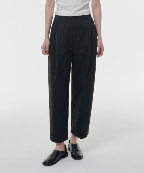 MUSINSA STANDARD WOMAN（ムシンサスタンダードウーマン）の「ウィメンズディープタックラウンドチノパンツ[ブラック]（その他パンツ・レディース・その他・24/29）」の6枚目の写真