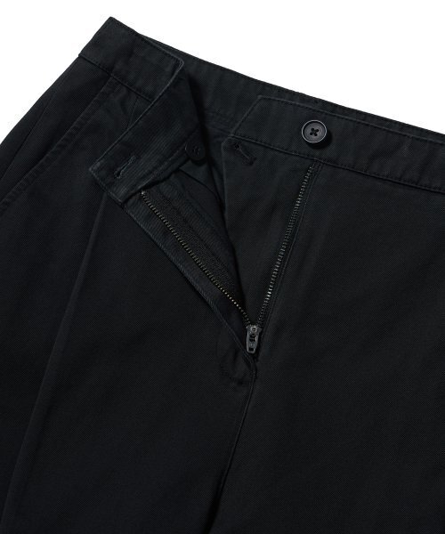 MUSINSA STANDARD WOMAN（ムシンサスタンダードウーマン）の「ウィメンズディープタックラウンドチノパンツ[ブラック]（その他パンツ・レディース・その他・24/29）」の9枚目の写真