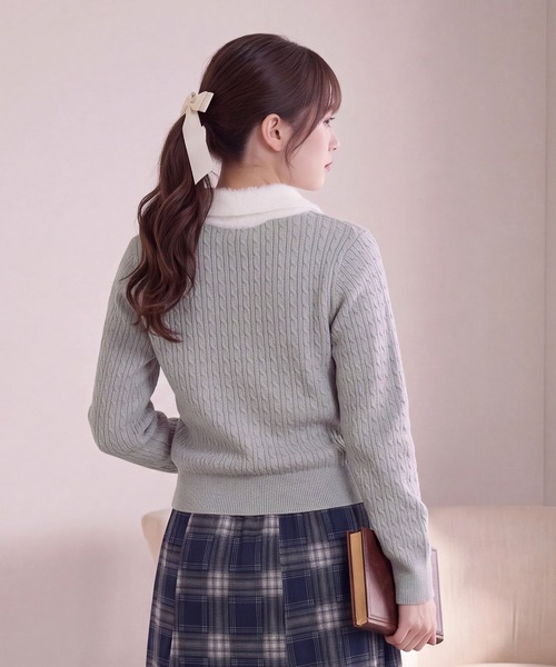 ASTORIA ODIER(アストリアオディール)の「襟フェザーケーブルカーディガン(ニット/セーター・レディース・ライトグレー/ベージュ/ワイン・MEDIUM)」の14枚目の写真