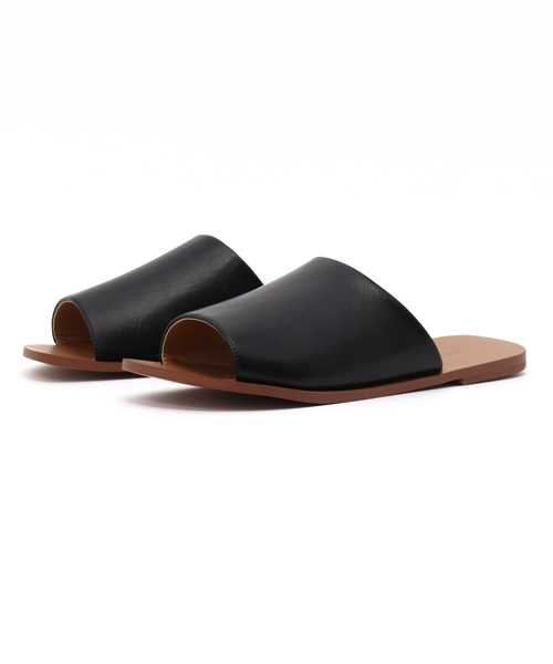 MOUSSY（マウジー）の「FLAT SANDALS（サンダル・レディース・ブラウン/ブラック/レッド・SMALL/MEDIUM/LARGE）」の2枚目の写真