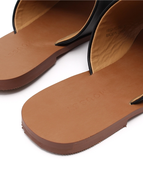 MOUSSY（マウジー）の「FLAT SANDALS（サンダル・レディース・ブラウン/ブラック/レッド・SMALL/MEDIUM/LARGE）」の4枚目の写真