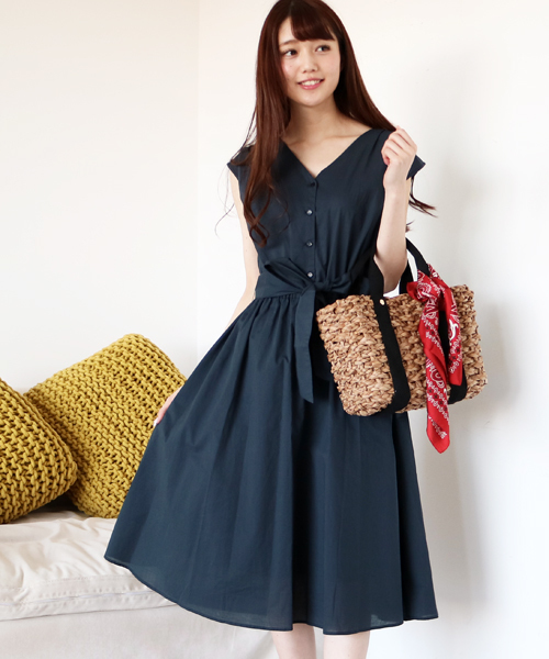 N.（N. Natural Beauty Basic）（エヌエヌナチュラルビューティーベーシック）の「コットンローンミモレワンピース（ワンピース・レディース・グレー/イエロー/ネイビー/オレンジ/カーキ・MEDIUM）」の4枚目の写真