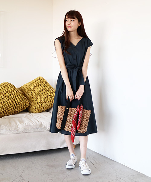 N.（N. Natural Beauty Basic）（エヌエヌナチュラルビューティーベーシック）の「コットンローンミモレワンピース（ワンピース・レディース・グレー/イエロー/ネイビー/オレンジ/カーキ・MEDIUM）」の6枚目の写真