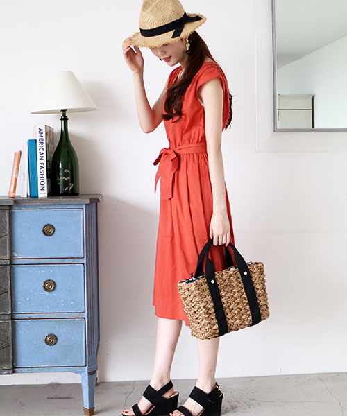 N.（N. Natural Beauty Basic）（エヌエヌナチュラルビューティーベーシック）の「コットンローンミモレワンピース（ワンピース・レディース・グレー/イエロー/ネイビー/オレンジ/カーキ・MEDIUM）」の16枚目の写真