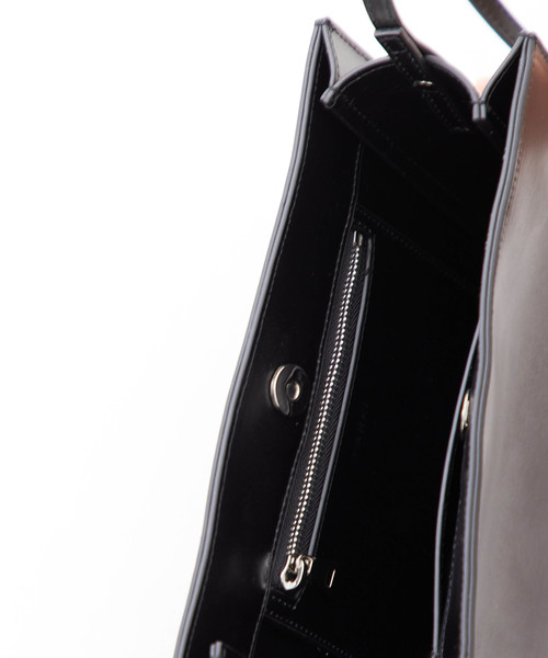 YAHKI（ヤーキ）の「【YAHKI】《STUDIOUS別注》スクエアショルダー M 　YH-155（ショルダーバッグ・レディース・ブラック/ネイビー/レッド・FREE）」の4枚目の写真