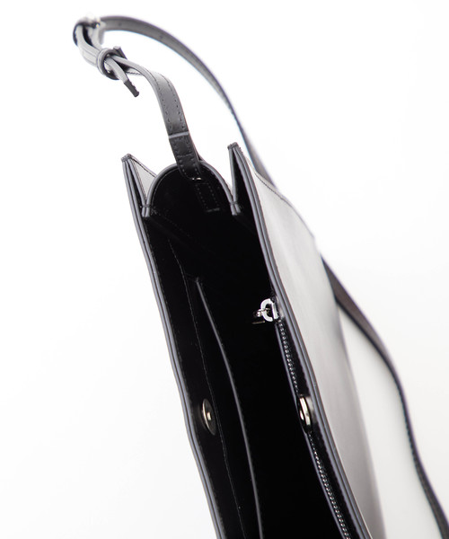 YAHKI（ヤーキ）の「【YAHKI】《STUDIOUS別注》スクエアショルダー M 　YH-155（ショルダーバッグ・レディース・ブラック/ネイビー/レッド・FREE）」の6枚目の写真