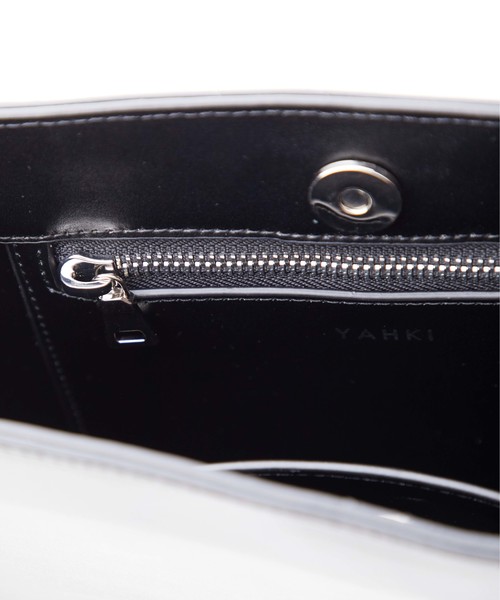 YAHKI（ヤーキ）の「【YAHKI】《STUDIOUS別注》スクエアショルダー M 　YH-155（ショルダーバッグ・レディース・ブラック/ネイビー/レッド・FREE）」の7枚目の写真
