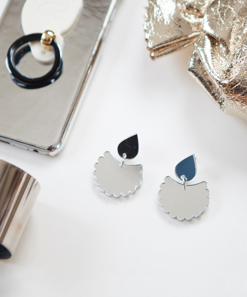 ACCOMMODE(アコモデ)の「ミラーイヤリング2(イヤリング・レディース・ブラック/ベージュ/ブラウン/ブラウン系その他/A/B/C/D/E・FREE)」の6枚目の写真