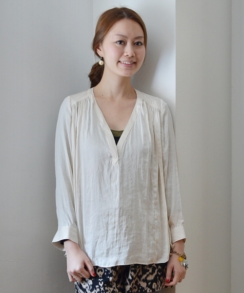 SHIPS for women（シップスフォーウィメン）の「①-0058スキッパー ギャザーブラウス（シャツ/ブラウス・レディース・オフホワイト/ブラック/マスタード・ONE SIZE）」の2枚目の写真