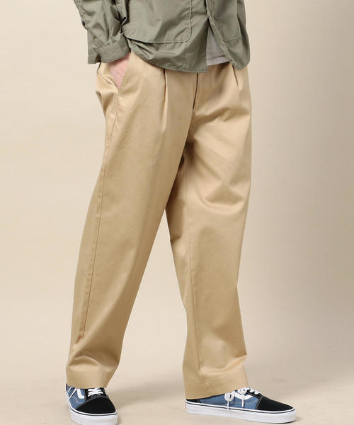 BEAUTY&YOUTH UNITED ARROWS（ビューティーアンドユースユナイテッドアローズ）の「BY コールドマーセライズ 1P ワイド チノパンツ -MADE IN JAPAN-（チノパンツ・メンズ・オフホワイト/ベージュ・SMALL/MEDIUM/LARGE/X-LARGE）」の2枚目の写真