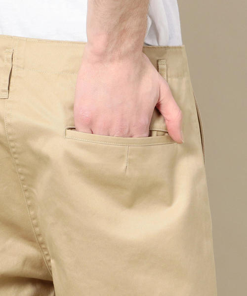 BEAUTY&YOUTH UNITED ARROWS（ビューティーアンドユースユナイテッドアローズ）の「BY コールドマーセライズ 1P ワイド チノパンツ -MADE IN JAPAN- о（チノパンツ・メンズ・ベージュ/オフホワイト・X-LARGE/LARGE/MEDIUM/SMALL）」の9枚目の写真