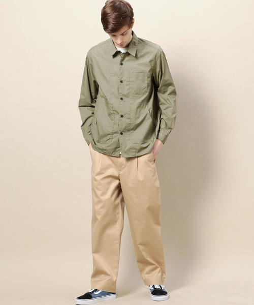 BEAUTY&YOUTH UNITED ARROWS（ビューティーアンドユースユナイテッドアローズ）の「BY コールドマーセライズ 1P ワイド チノパンツ -MADE IN JAPAN-（チノパンツ・メンズ・オフホワイト/ベージュ・SMALL/MEDIUM/LARGE/X-LARGE）」の4枚目の写真