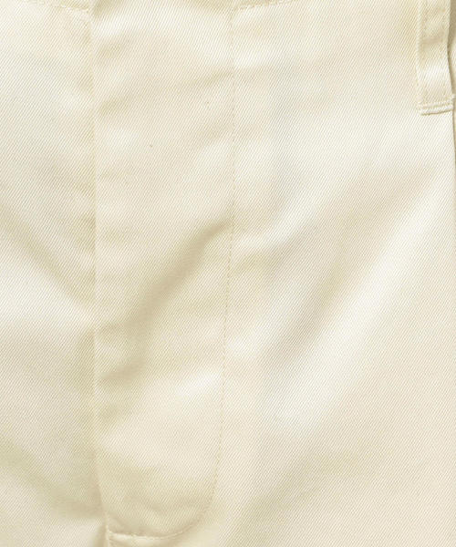 BEAUTY&YOUTH UNITED ARROWS（ビューティーアンドユースユナイテッドアローズ）の「BY コールドマーセライズ 1P ワイド チノパンツ -MADE IN JAPAN-（チノパンツ・メンズ・オフホワイト/ベージュ・SMALL/MEDIUM/LARGE/X-LARGE）」の3枚目の写真