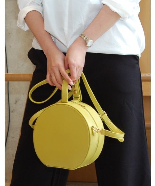 PASSE-DIX（パスディス）の「PASSE-DIX/パスディス　ワンハンドルサークルショルダーバッグ（ショルダーバッグ・レディース・ブラック/イエロー/シルバー・FREE）」の2枚目の写真