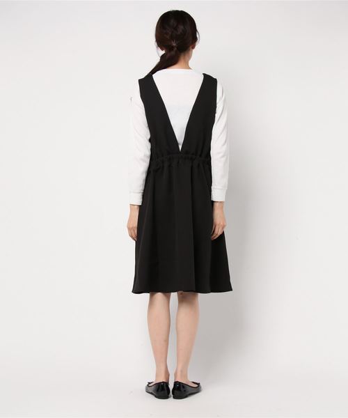 GeeRA（ジーラ）の「深Ｖネックジャンスカ（ジャンパースカート・レディース・ブラック/ネイビー/モカ・SMALL/X-LARGE/MEDIUM/LARGE/XX-LARGE）」の4枚目の写真