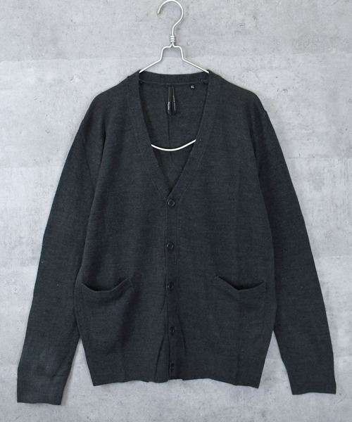 Anytime Songs(エニータイムソングス)の「Vネックカーディガン(ニット/セーター・メンズ・チャコール/ブルー/ブラック/グレー系その他/マスタード/ワインレッド/ネイビー/ブラック系その他/ブラウン・LARGE/MEDIUM/X-LARGE)」の4枚目の写真