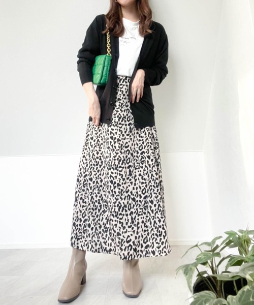 Anytime Songs(エニータイムソングス)の「Vネックカーディガン(ニット/セーター・メンズ・チャコール/ブルー/ブラック/グレー系その他/マスタード/ワインレッド/ネイビー/ブラック系その他/ブラウン・LARGE/MEDIUM/X-LARGE)」の17枚目の写真