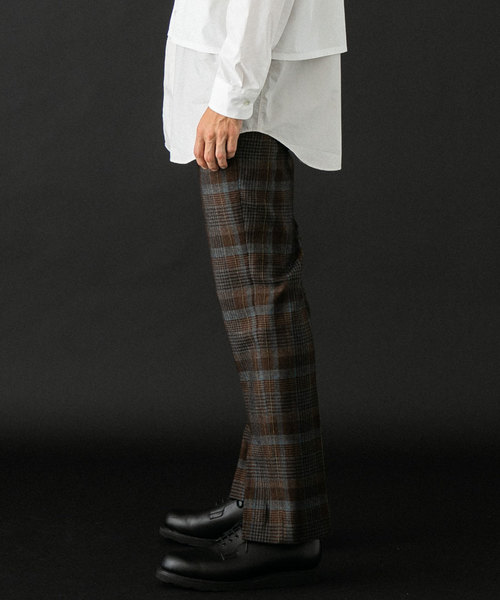 UNITED TOKYO（ユナイテッドトウキョウ）の「スリットフレアパンツ（その他パンツ・メンズ・ブラウン/ネイビー・1/2/3）」の3枚目の写真