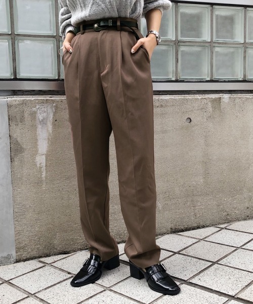 PAGEBOY（ページボーイ）の「【新春限定アイテム】タックテーパードパンツ（その他パンツ・レディース・サックスブルー/ブラック/モカ・FREE）」の2枚目の写真