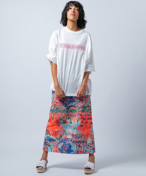 DOUBLE STANDARD CLOTHING(ダブルスタンダードクロージング)の「DSC / ラスティック天竺ビッグシルエットTシャツ(Tシャツ/カットソー・レディース・ブラック/オフホワイト/パープル・36/38)」の5枚目の写真