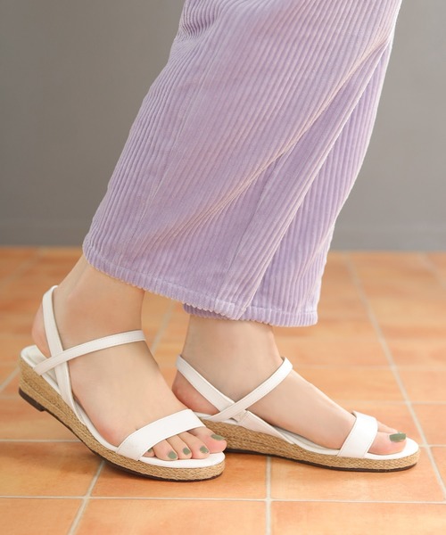 SESTO(セスト)の「ローヒールウエッジソールサンダル(サンダル・レディース・ブラック/パープル/ネイビー/レッド/サックスブルー/シルバー/イエロー/グリーン/パイソン/グレー/ベージュ/ホワイト/ゴールド・LL/SS/S/M/L/3L)」の2枚目の写真