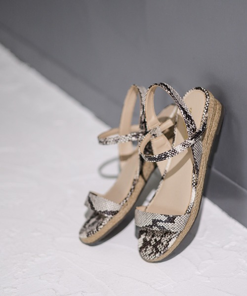 SESTO(セスト)の「ローヒールウエッジソールサンダル(サンダル・レディース・ブラック/パープル/ネイビー/レッド/サックスブルー/シルバー/イエロー/グリーン/パイソン/グレー/ベージュ/ホワイト/ゴールド・LL/SS/S/M/L/3L)」の13枚目の写真