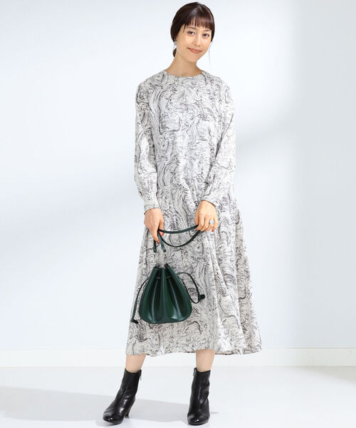 Ray BEAMS（レイビームス）の「Ray BEAMS / マーブルプリント アシメボタン ワンピース（ワンピース・レディース・ライトグレー/グリーン・ONE SIZE）」の3枚目の写真