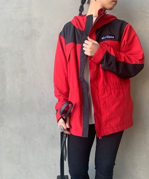 WILD THINGS（ワイルドシングス）の「[WILD THINGS/ワイルドシングス]  CHAMONIX JACKET マウンテンパーカー（ナイロンジャケット・レディース・ブラック/レッド/ベージュ・S）」の3枚目の写真