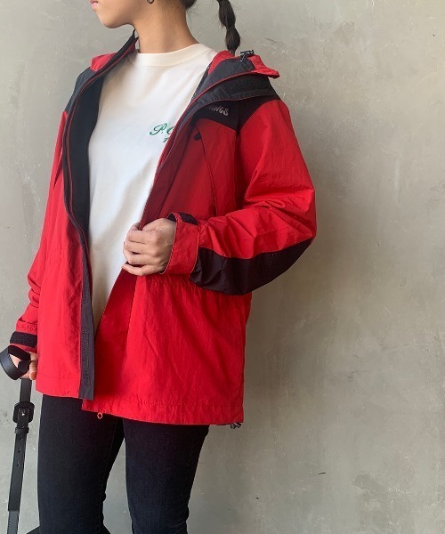 WILD THINGS（ワイルドシングス）の「[WILD THINGS/ワイルドシングス]  CHAMONIX JACKET マウンテンパーカー（ナイロンジャケット・レディース・ブラック/レッド/ベージュ・S）」の12枚目の写真