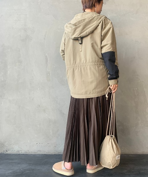 WILD THINGS（ワイルドシングス）の「[WILD THINGS/ワイルドシングス]  CHAMONIX JACKET マウンテンパーカー（ナイロンジャケット・レディース・ブラック/レッド/ベージュ・S）」の17枚目の写真