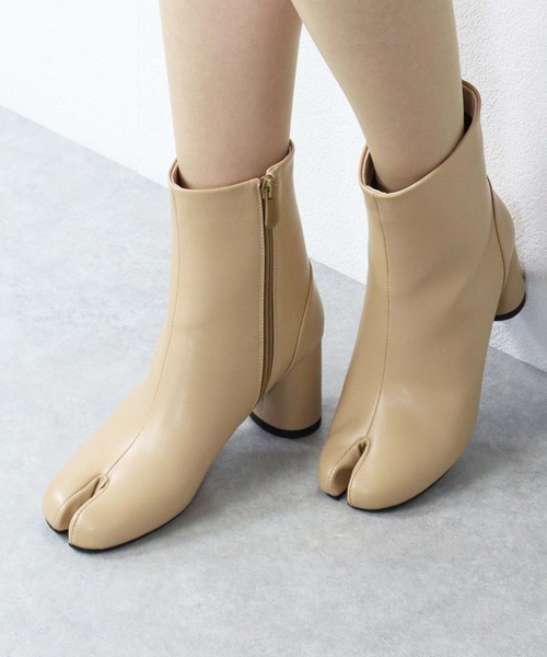 LibertyDoll（リバティードール）の「Liberty doll / 7cm円柱ヒール足袋ブーツ(9043)　ショートブーツ（ブーツ・レディース・ブラック/ダークブラウン/アイボリー/キャメル/グレイッシュベージュ/ベージュ・LL/S/M/L/3L/4L）」の4枚目の写真