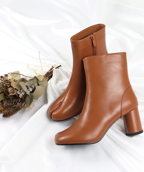 LibertyDoll（リバティードール）の「Liberty doll / 7cm円柱ヒール足袋ブーツ(9043)　ショートブーツ（ブーツ・レディース・ブラック/ダークブラウン/アイボリー/キャメル/グレイッシュベージュ/ベージュ・LL/S/M/L/3L/4L）」の6枚目の写真