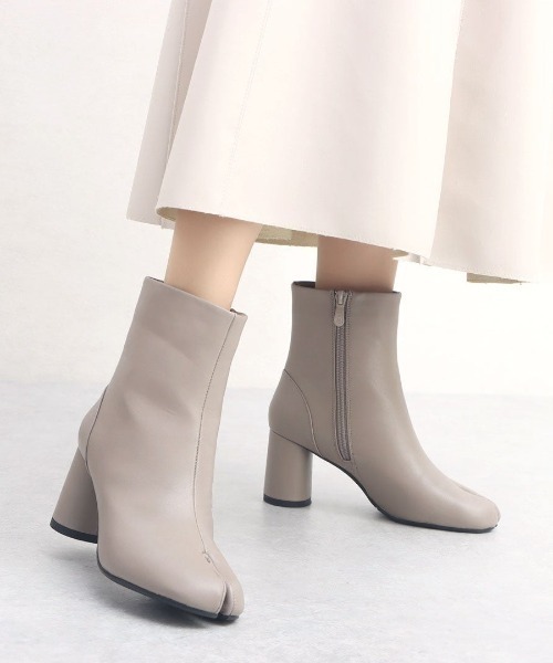 LibertyDoll（リバティードール）の「Liberty doll / 7cm円柱ヒール足袋ブーツ(9043)　ショートブーツ（ブーツ・レディース・ブラック/ダークブラウン/アイボリー/キャメル/グレイッシュベージュ/ベージュ・LL/S/M/L/3L/4L）」の5枚目の写真