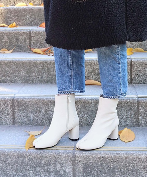 LibertyDoll（リバティードール）の「Liberty doll / 7cm円柱ヒール足袋ブーツ(9043)　ショートブーツ（ブーツ・レディース・ブラック/ダークブラウン/アイボリー/キャメル/グレイッシュベージュ/ベージュ・LL/S/M/L/3L/4L）」の2枚目の写真