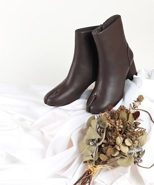 LibertyDoll（リバティードール）の「Liberty doll / 7cm円柱ヒール足袋ブーツ(9043)　ショートブーツ（ブーツ・レディース・ブラック/ダークブラウン/アイボリー/キャメル/グレイッシュベージュ/ベージュ・LL/S/M/L/3L/4L）」の14枚目の写真