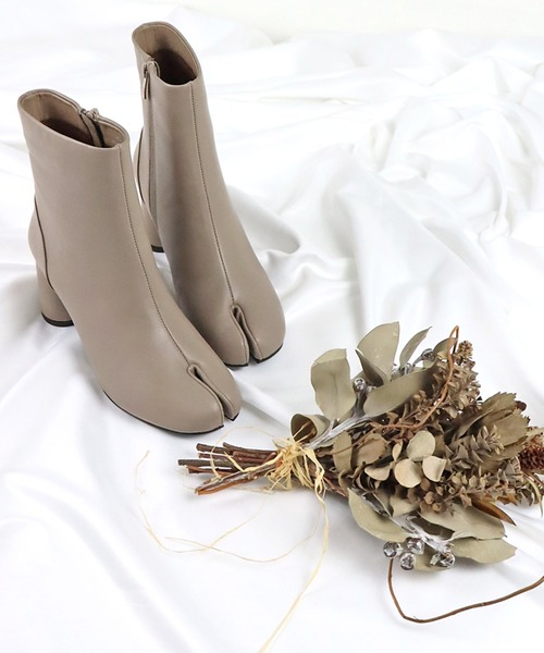 LibertyDoll（リバティードール）の「Liberty doll / 7cm円柱ヒール足袋ブーツ(9043)　ショートブーツ（ブーツ・レディース・ブラック/ダークブラウン/アイボリー/キャメル/グレイッシュベージュ/ベージュ・LL/S/M/L/3L/4L）」の16枚目の写真