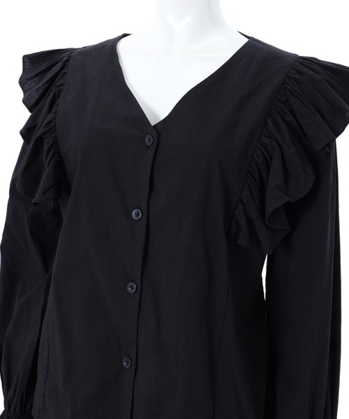 fifth（フィフス）の「ショルダーフリルVネックブラウス（シャツ/ブラウス・レディース・ブラック/ホワイト・MEDIUM）」の7枚目の写真