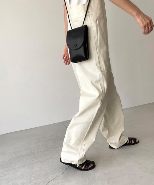 CANAL JEAN(キャナルジーン)の「CONTROL FREAK(コントロール フリーク) マルチウォレットショルダー(ショルダーバッグ・レディース・ブラック/クリーム・ONE SIZE)」の4枚目の写真