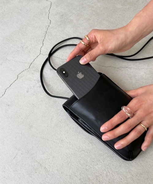 CANAL JEAN(キャナルジーン)の「CONTROL FREAK(コントロール フリーク) マルチウォレットショルダー(ショルダーバッグ・レディース・ブラック/クリーム・ONE SIZE)」の20枚目の写真