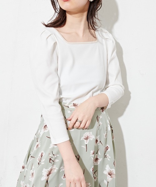natural couture(ナチュラルクチュール)の「【WEB限定】袖コンシャスパイピングカットトップス(Tシャツ/カットソー・レディース・ブラック/サックスブルー/ネイビー/イエロー/オフホワイト・FREE)」の6枚目の写真
