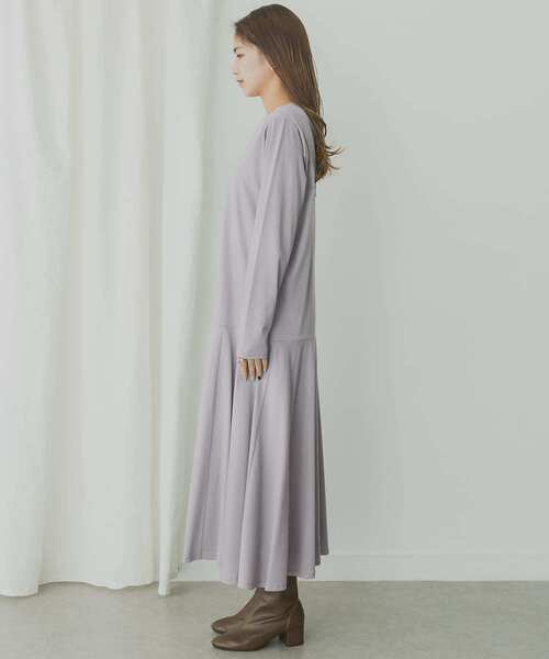 KBF+（ケービーエフプラス）の「KBF+　切り替えフレアカットワンピース（ワンピース・レディース・ブラック/ベージュ/グレー・ONE）」の11枚目の写真