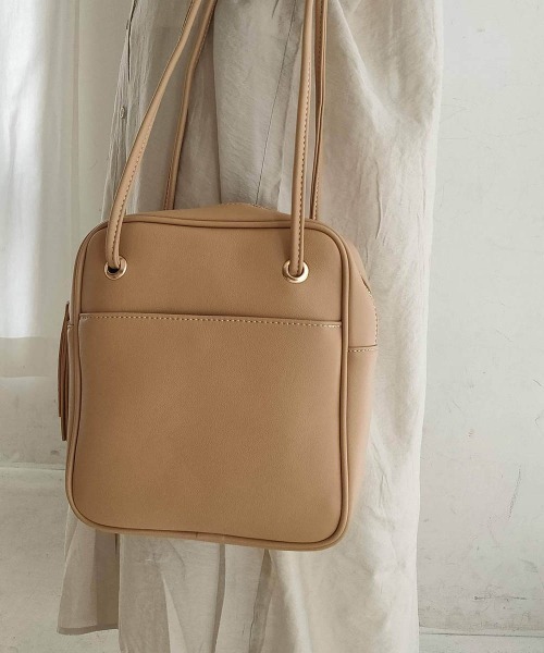 tukn.(トゥクン)の「スクエアショルダーバッグ コンパクトなのに長財布が入る、通勤にもおススメバッグ(ショルダーバッグ・レディース・ブラック/ベージュ/アイボリー/キャメル・FREE)」の12枚目の写真