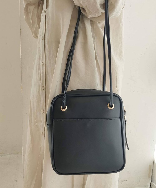 tukn.(トゥクン)の「スクエアショルダーバッグ コンパクトなのに長財布が入る、通勤にもおススメバッグ(ショルダーバッグ・レディース・ブラック/ベージュ/アイボリー/キャメル・FREE)」の15枚目の写真